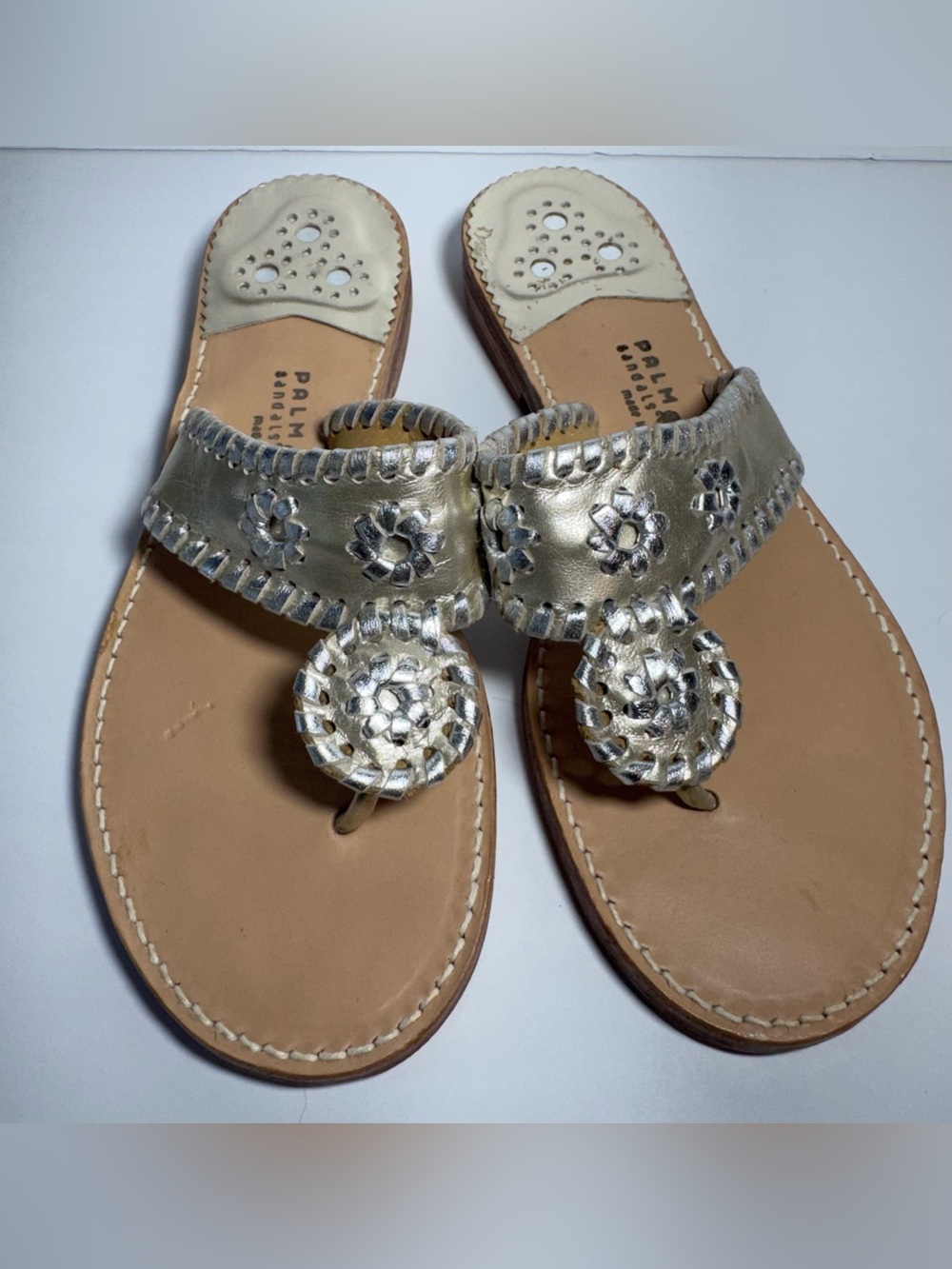 Palm Beach Platinum Gold Leather Thong Sandals Sz 9 Resort Quiet Luxury Coastal - Picture 5 of 16